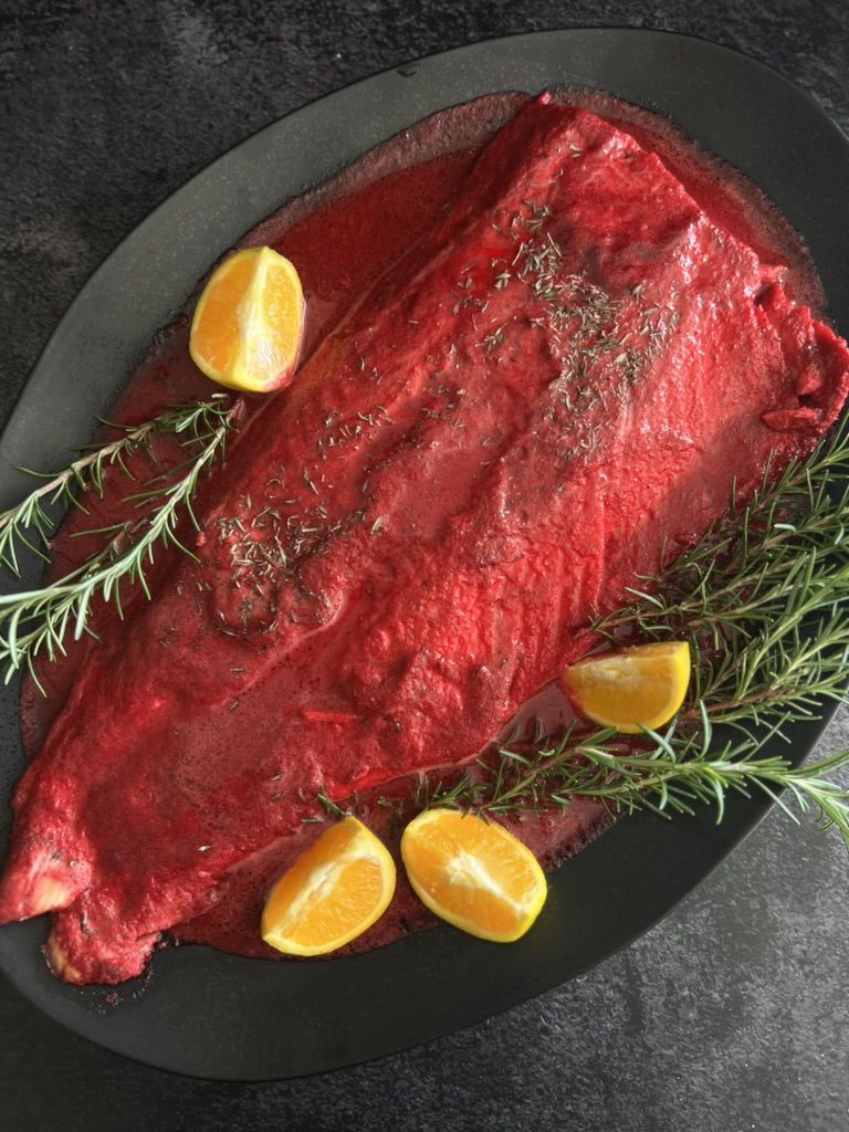 Salmón en Salsa de Naranja y Betabel